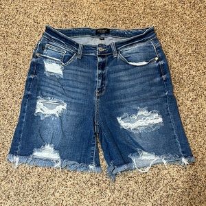 Judy Blue Shark Bite mid thigh shorts, size 1XL